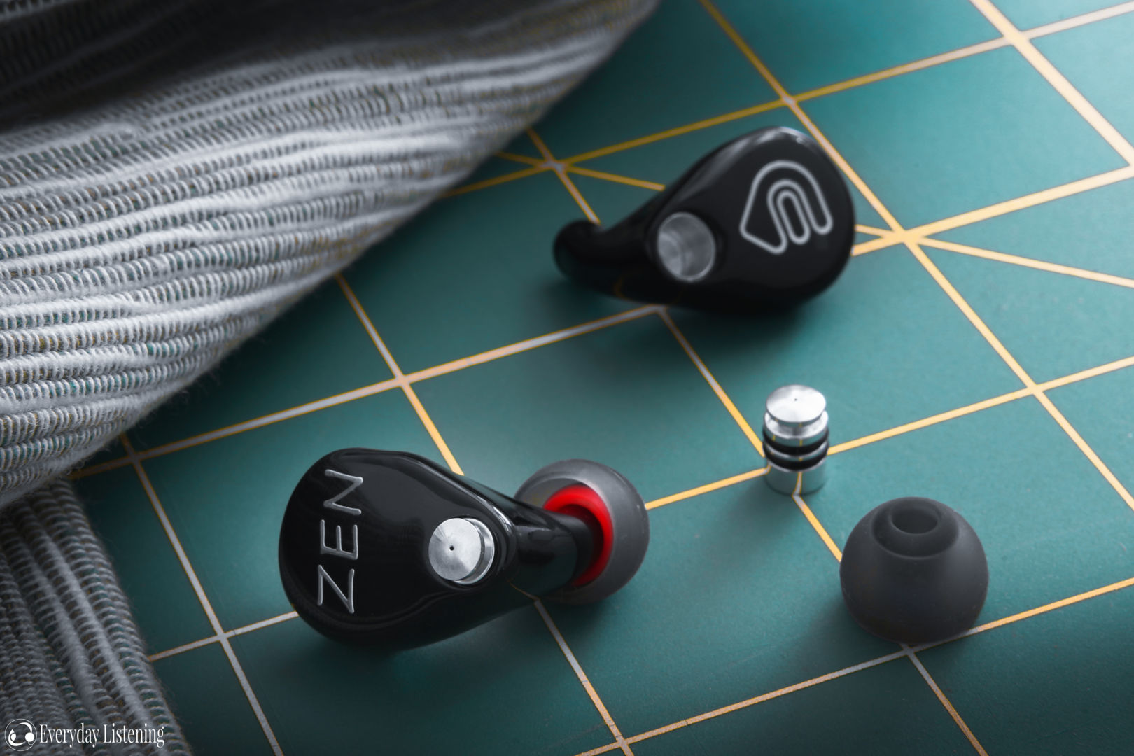 InEarz Zen 4 Universal Fit In-Ear Monitors - Thumbnail 3
